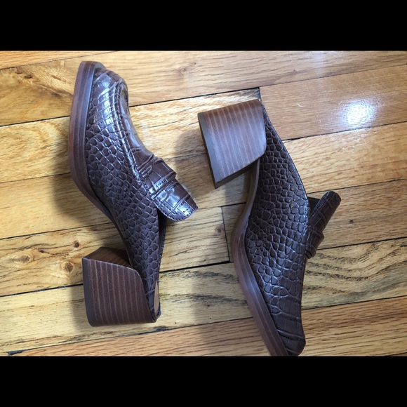 Clogs - Picture 2 of 8